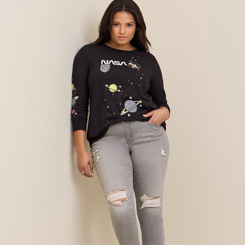 Torrid - NASA Classic Fit Cotton Crew Neck Long Sleeve Top in Deep Black‌